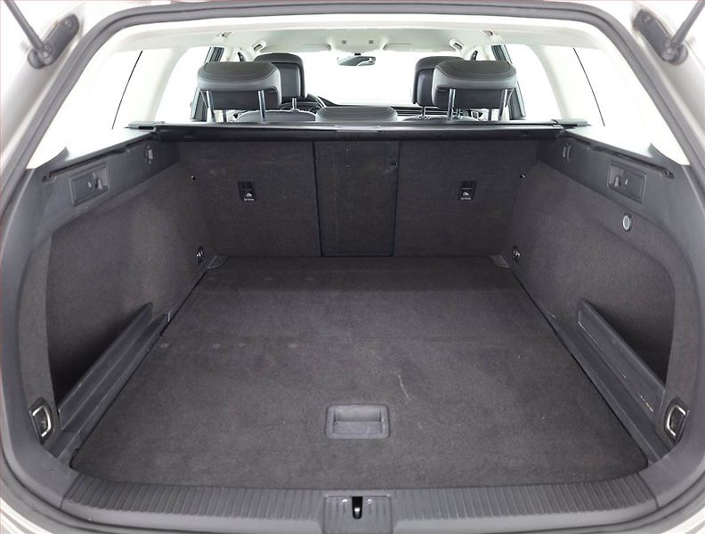 Volkswagen Passat (2015) 2.0 TDI, Automat, Navi - fotka 17 z 18