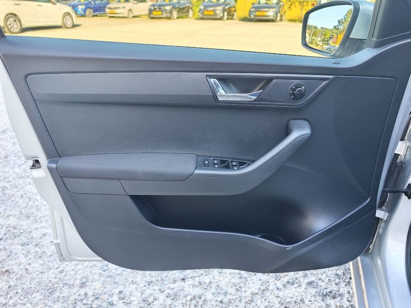 Škoda Fabia (2016) 1.2 TSi 66kw/ Tempomat/1.MAJ - fotka 10 z 29