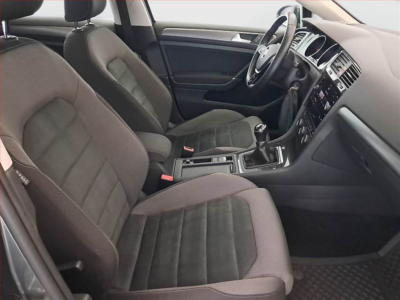 Volkswagen Golf (2017) 1.0 TSI, Tempomat - fotka 9 z 16