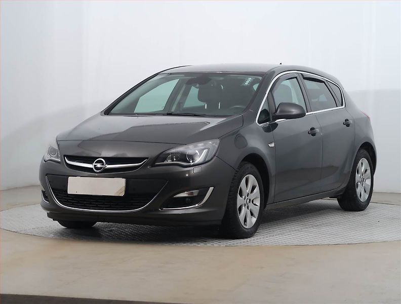 Opel Astra (2014) 1.4 T, Navi, Xenony, Tempomat - fotka 2 z 20