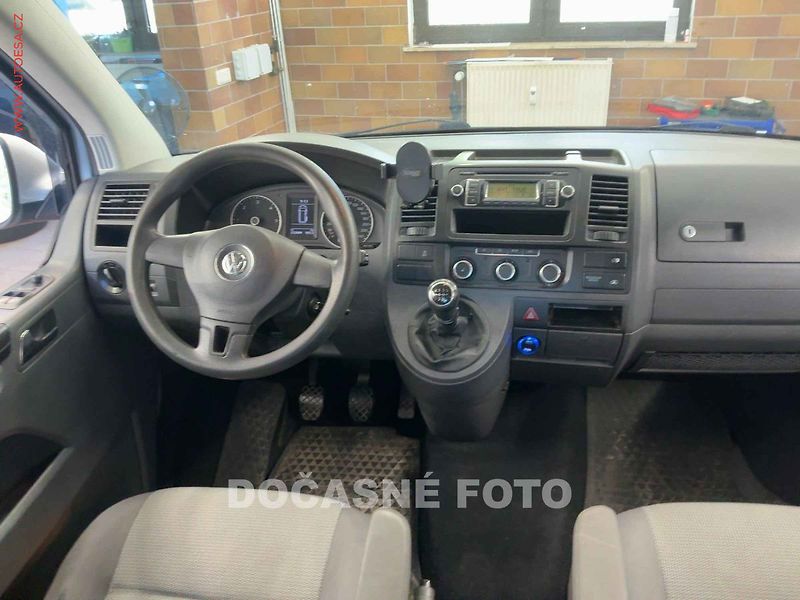 Volkswagen Caravelle (2011) 2.0TDi, Comfortline, TZ, - fotka 3 z 9