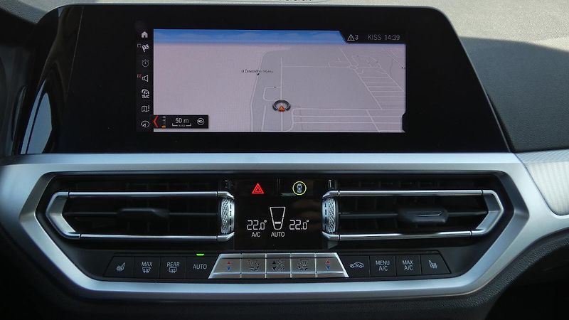 BMW Řada 3 318d Touring - fotka 14 z 22