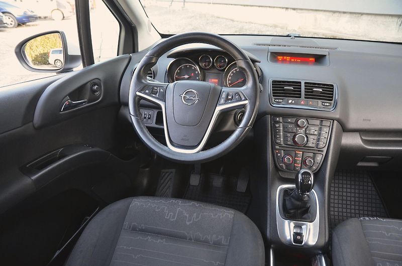 Opel Meriva (2012) 1.4 88kW Design Ed. / 2x kola - fotka 26 z 41