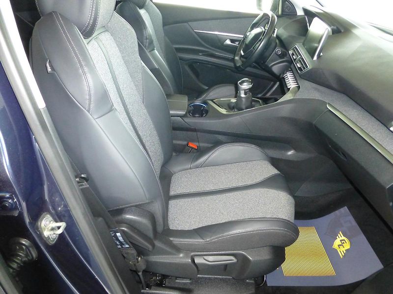 Peugeot 5008 (2020) 1,5HDI-96KW*NAVI**KAMERA*7MÍST - fotka 22 z 33