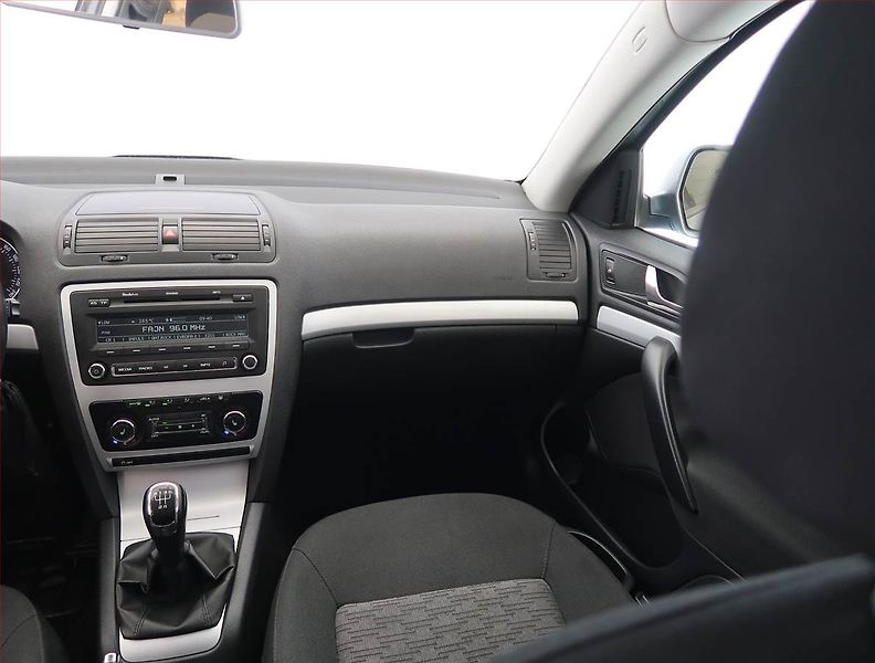 Škoda Octavia (2011) 1.6 TDI, Tempomat - fotka 8 z 18