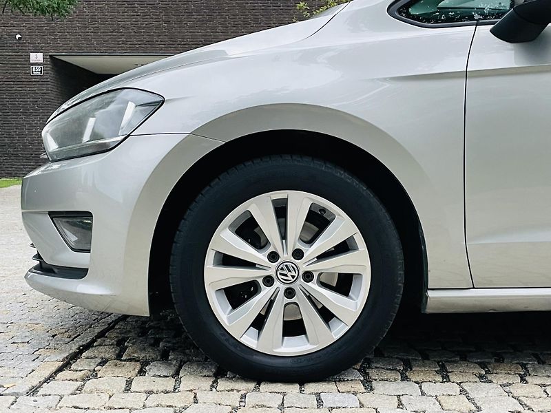 Volkswagen Golf Sportsvan 1.6TDI MANUÁL SENZORY TEMPOMAT - fotka 40 z 40