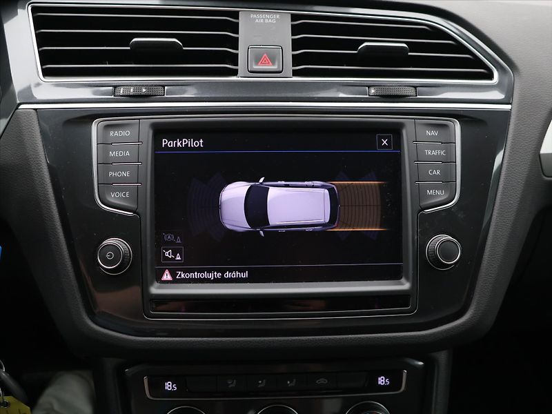 Volkswagen Tiguan 1,4 TSI 110kW DSG Serv.kniha - fotka 18 z 26
