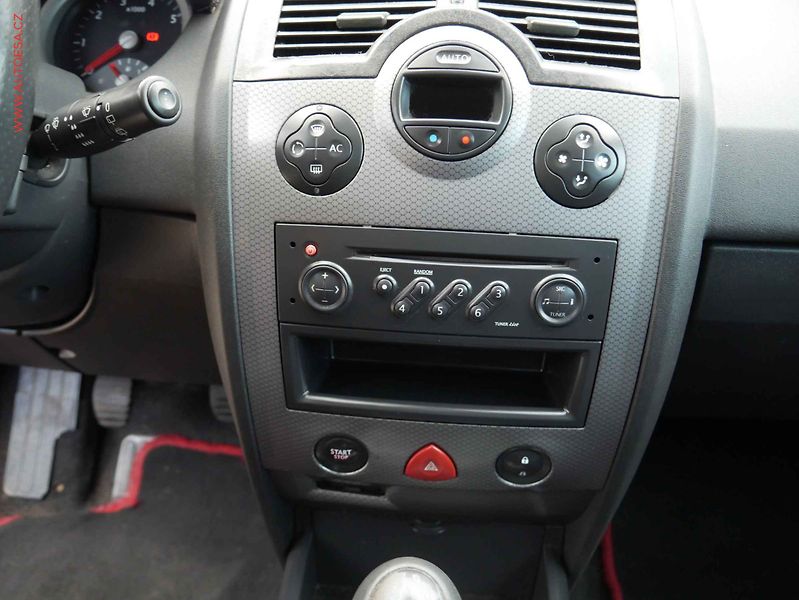 Renault Mégane (2003) 1.6 i, Panorama - fotka 11 z 16