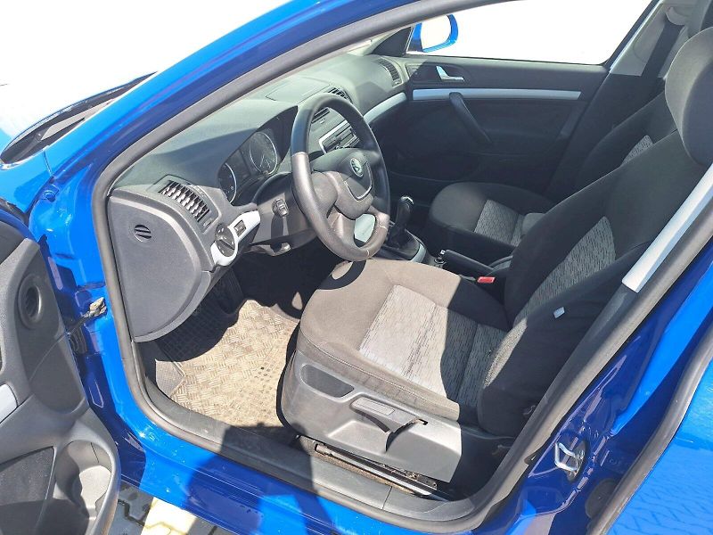 Škoda Octavia (2009) COMBI / 1.6 MPI / 75 kW / 5MP - fotka 13 z 26