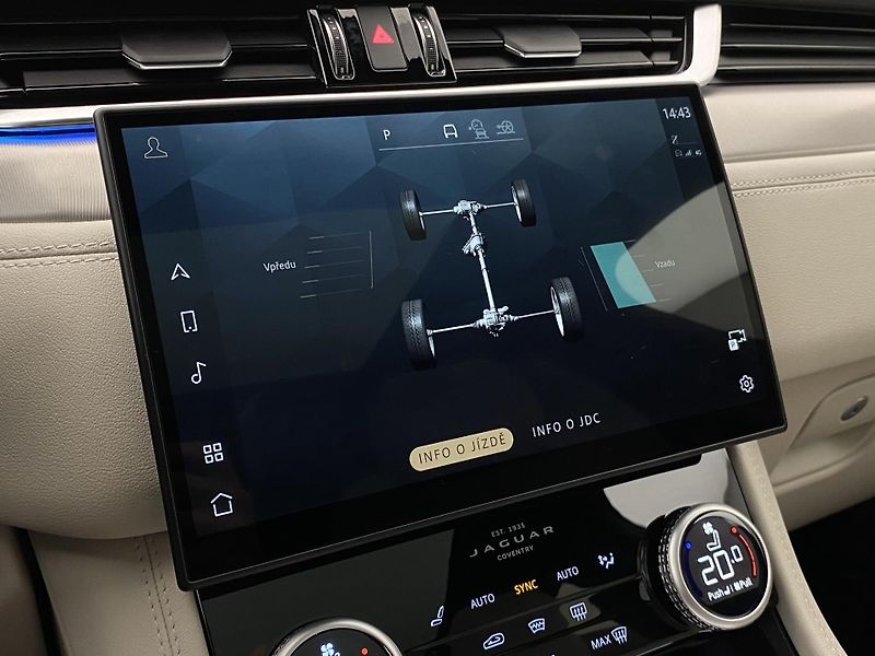 Jaguar F-Pace P250 SE R-DYNAMIC AWD AUT  - fotka 41 z 43