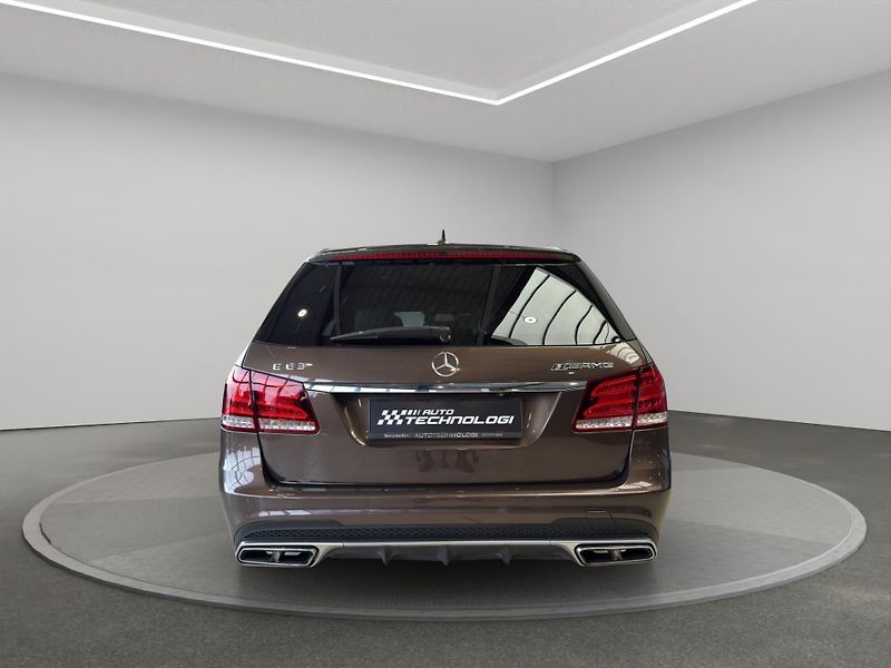 Mercedes-Benz Třídy E (2015) Mercedes-AMG E 63 S 4MATIC kom - fotka 6 z 21