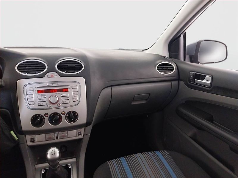 Ford Focus (2008) 1.8 16V, nová STK, Tažné - fotka 8 z 17