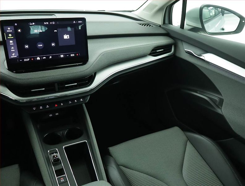 Škoda Enyaq (2023) Suite iV 60 (62 kWh), SoH 90% - fotka 8 z 22