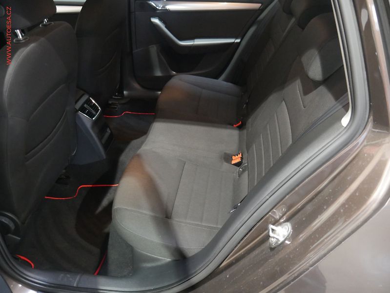 Škoda Octavia (2014) 2.0 TDi, ČR, DSG - fotka 10 z 19