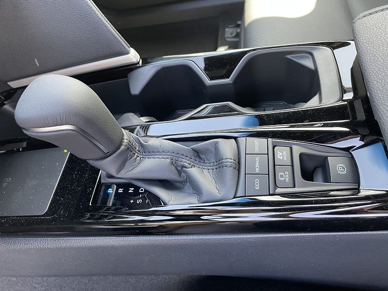 Toyota Camry 2.5 Hybrid Executive - fotka 21 z 29