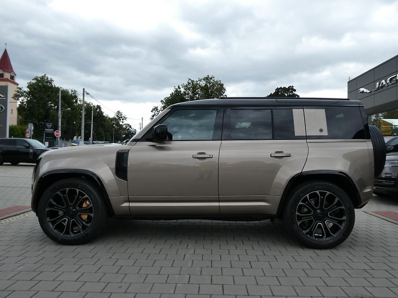 Land Rover Defender 110 4,4 OCTA P635 - fotka 3 z 48