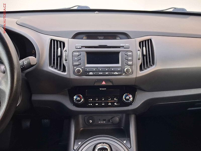 Kia Sportage (2012) 1.6 GDi, AC, park. senzor - fotka 12 z 15