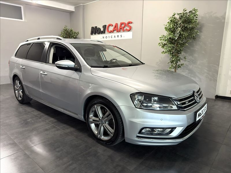 Volkswagen Passat 2,0   TDI DSG R-LINE 130kW NAV - fotka 2 z 39