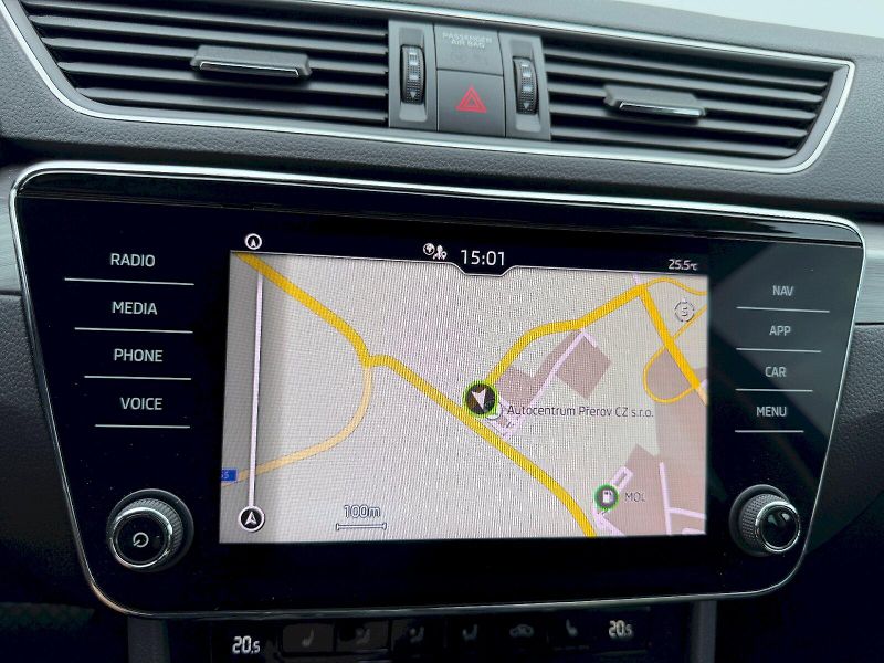 Škoda Superb (2023) 2.0 TDI 110kW DSG Style Plus - fotka 17 z 35