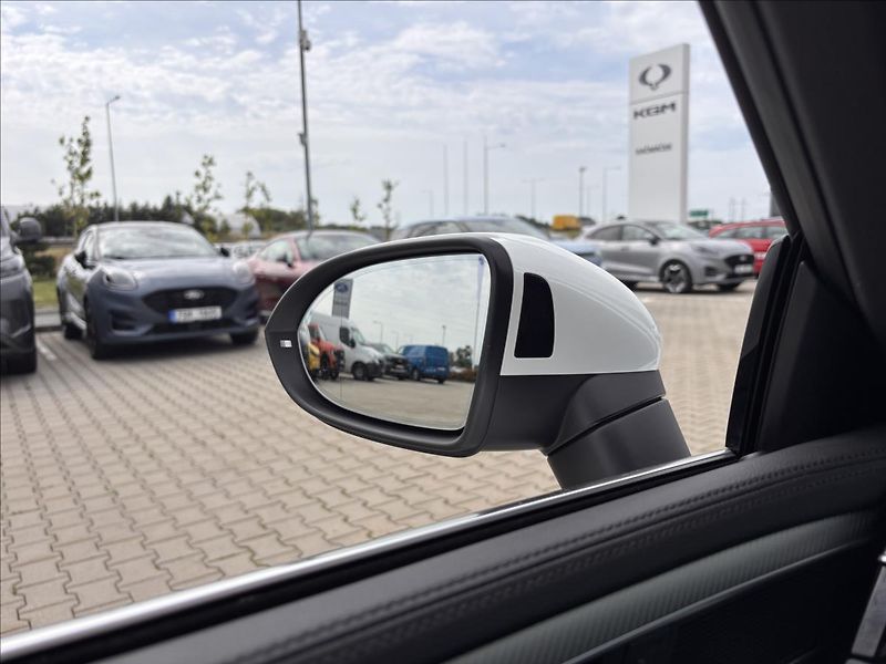 Volkswagen Arteon 2,0 TSI R-Line 206kW DSG - fotka 13 z 38