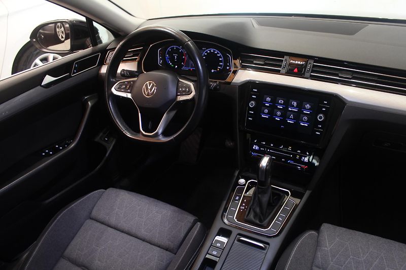 Volkswagen Passat (2023) 2.0TDI DSG Display LED Tažné - fotka 28 z 35