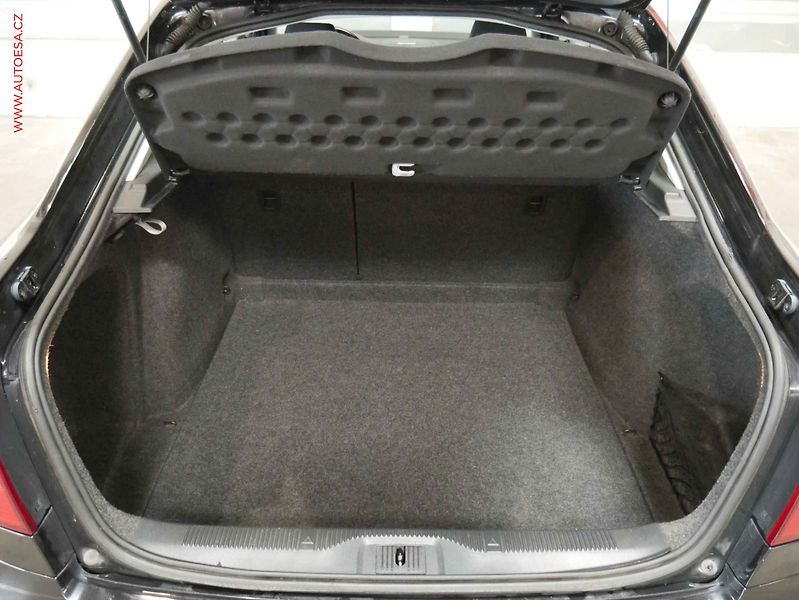 Škoda Octavia (2011) 1.6 TDI, 2.maj,ČR, servis - fotka 7 z 16