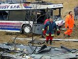 Patrový autobus Neoplan N122 sjel u Nažidel 8. března večer, kolem 20.20, ze sedmimetrového srázu, přetočil se přes střechu a zůstal ležet na levém boku. Zpátky na vozovku ho druhý den vytáhla těžká technika