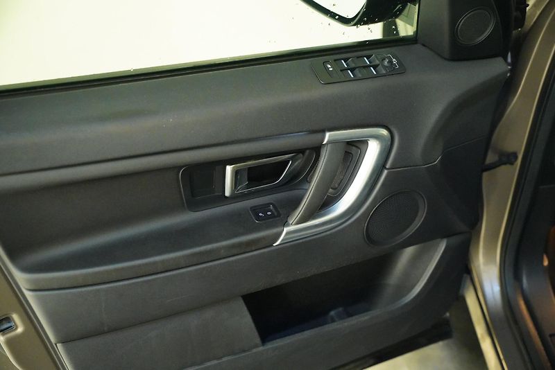 Land Rover Discovery Sport - fotka 13 z 33