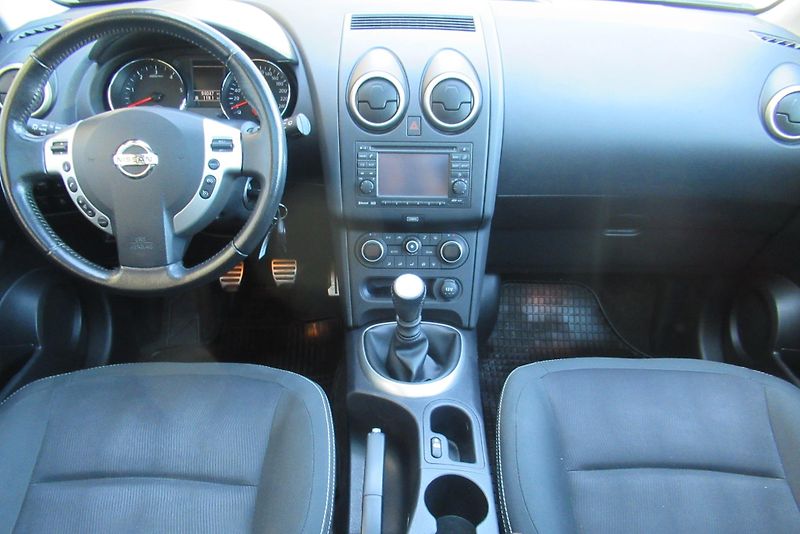 Nissan Qashqai 1.5 DCi PANORAMA NAVI TAŽNÉ - fotka 9 z 33