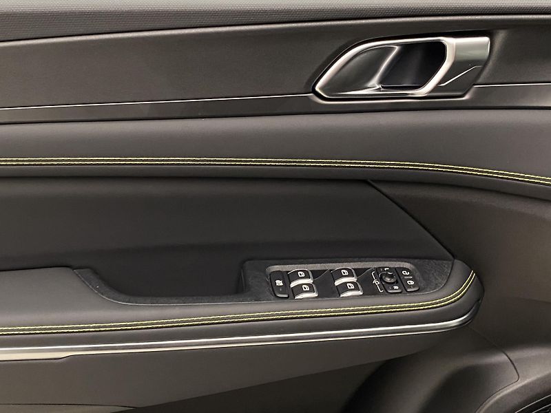 Lynk & Co 01 (2025) 01 CORE PHEV - fotka 29 z 90