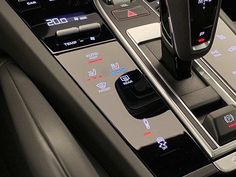 Porsche Cayenne E-HYBRID 250kW AWD AUT CZ - fotka 31 z 111