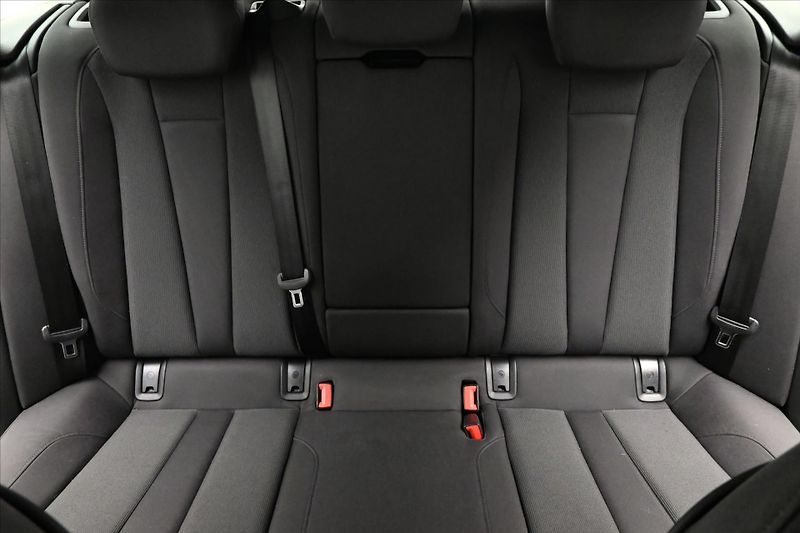 Audi A4 2,0 40TDI 150 kW S-Tronic Záru - fotka 30 z 34