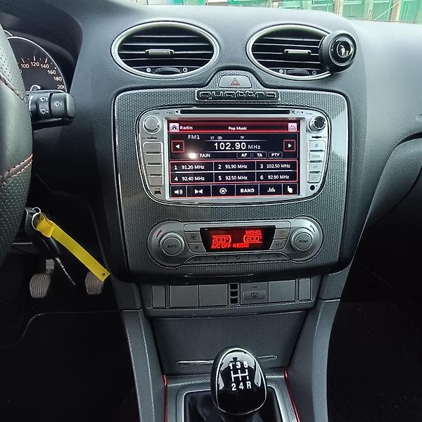 Ford Focus  Titanium,1.8/92kW, benzin - fotka 19 z 26