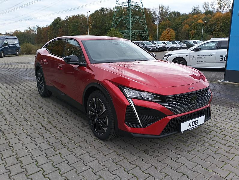 Peugeot 408 (2026) ALLURE Hybrid 145 e-DCS6 - fotka 1 z 11