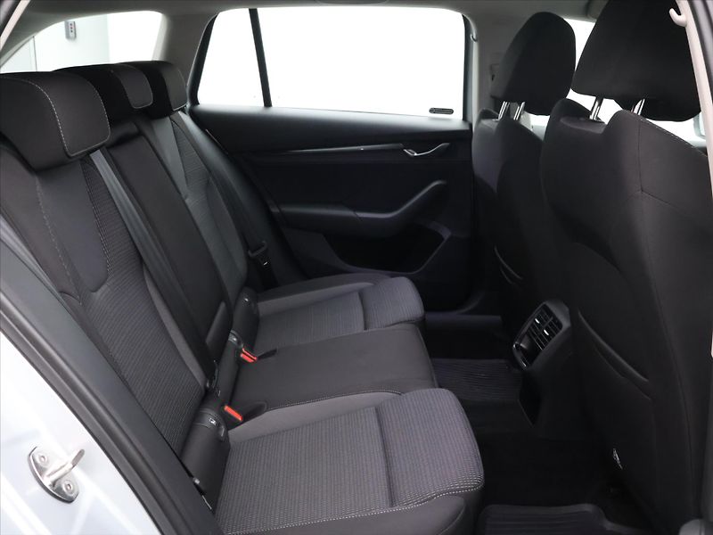 Škoda Octavia 2,0 TDI 85kW Ambition CZ DPH - fotka 13 z 36