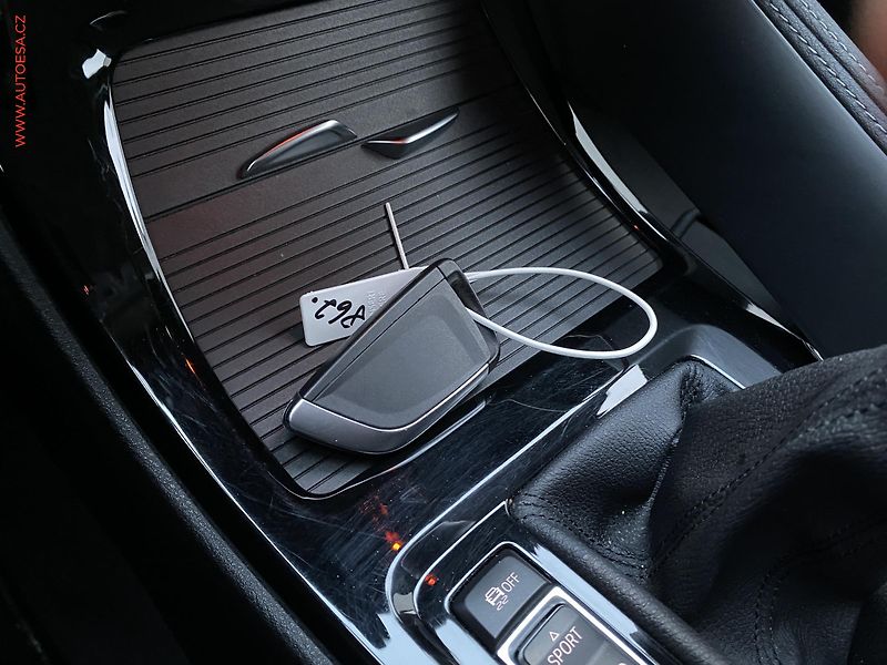 BMW X1 (2017) 1.5i sDrive 18i - fotka 18 z 18