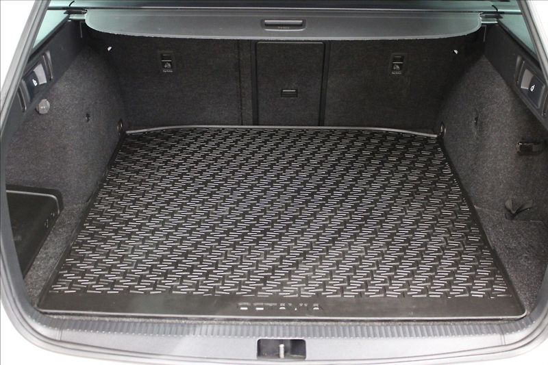 Škoda Octavia 2,0 TDI RS DSG 4x4 virtual pan - fotka 5 z 33