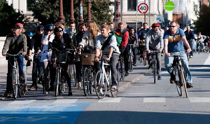 Cyklista je v silničním provozu řidičem nemotorového vozidla a nemá automatickou výjimku z dopravních pravidel. Největší problém může nastat hlavně ve městě, zónách 30 nebo při rychlé jízdě z kopce.