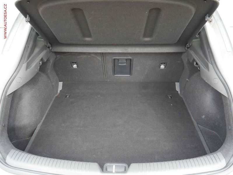 Hyundai i30 (2022) 1.5 T-GDi FastBack, 1.maj,ČR - fotka 7 z 21