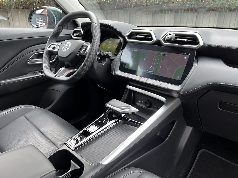 MG ZS 1.5 HYBRID+ 145 kW 10.000KM - fotka 7 z 20