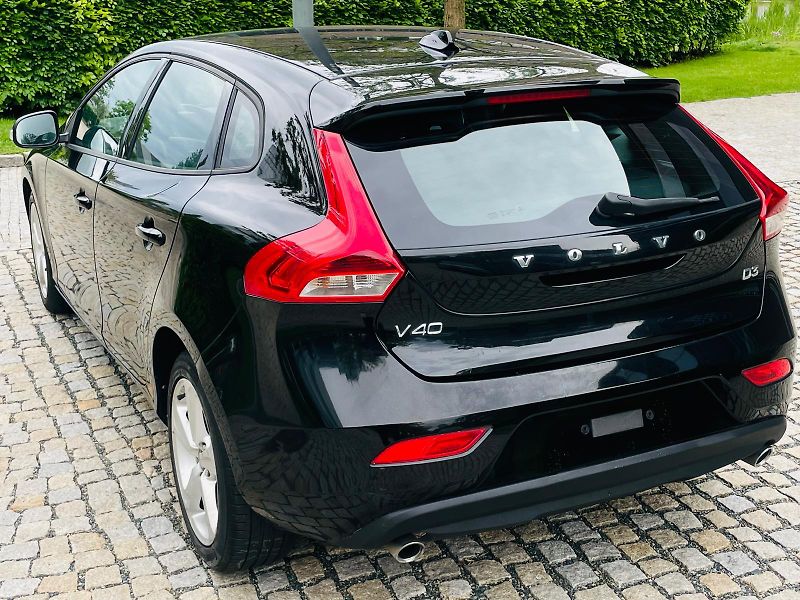 Volvo V40 2.0D3 5VÁLEC MANUÁL 1MAJITEL - fotka 16 z 41