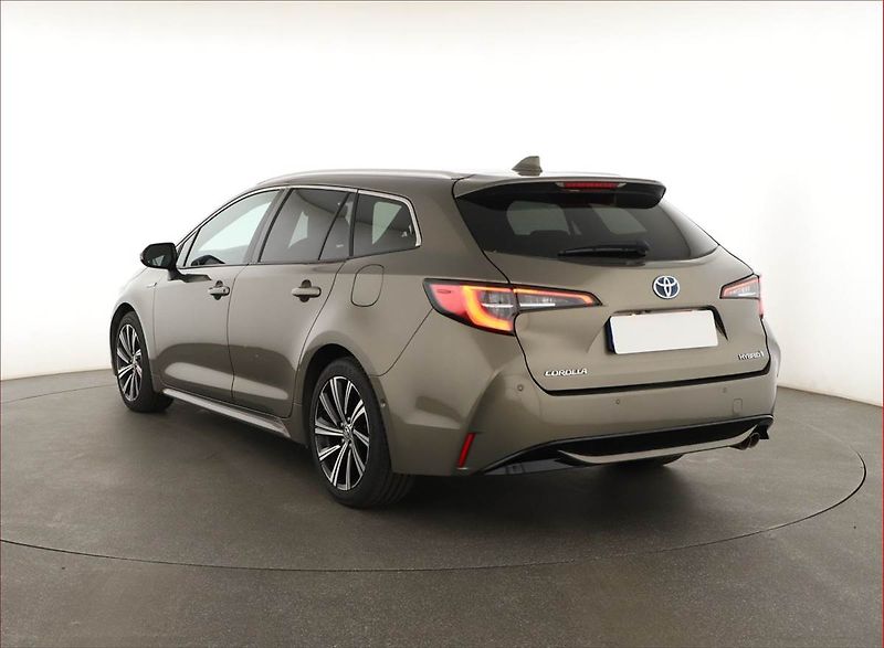 Toyota Corolla (2021) Style 2.0 Hybrid - fotka 4 z 16