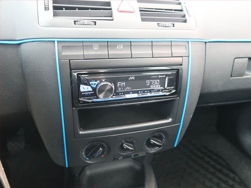 Škoda Fabia (2005) 1.4 16V, nová STK - fotka 12 z 15