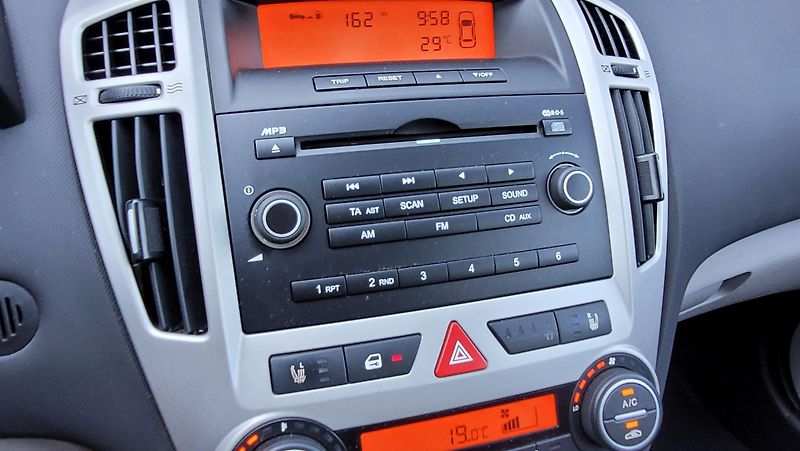 Kia Ceed 1,6i 93KW KOUPENO V ČR - fotka 18 z 21