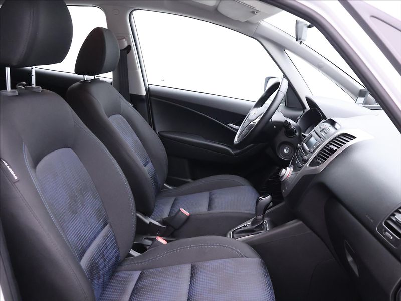 Hyundai ix20 1,6 CVVT 91kW Czech Klima - fotka 12 z 32