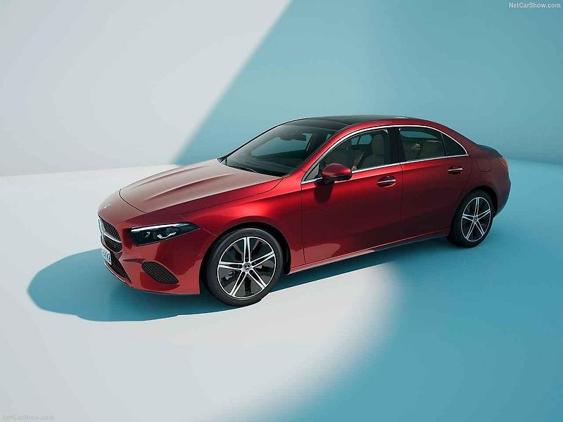 Lexus LBX stojí právě rovný milión korun