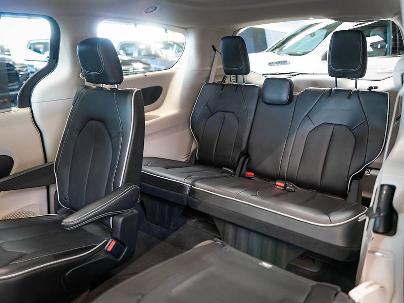 Chrysler Pacifica (2022) 3.6 Limited AWD, 360 Cam, ACC - fotka 37 z 44