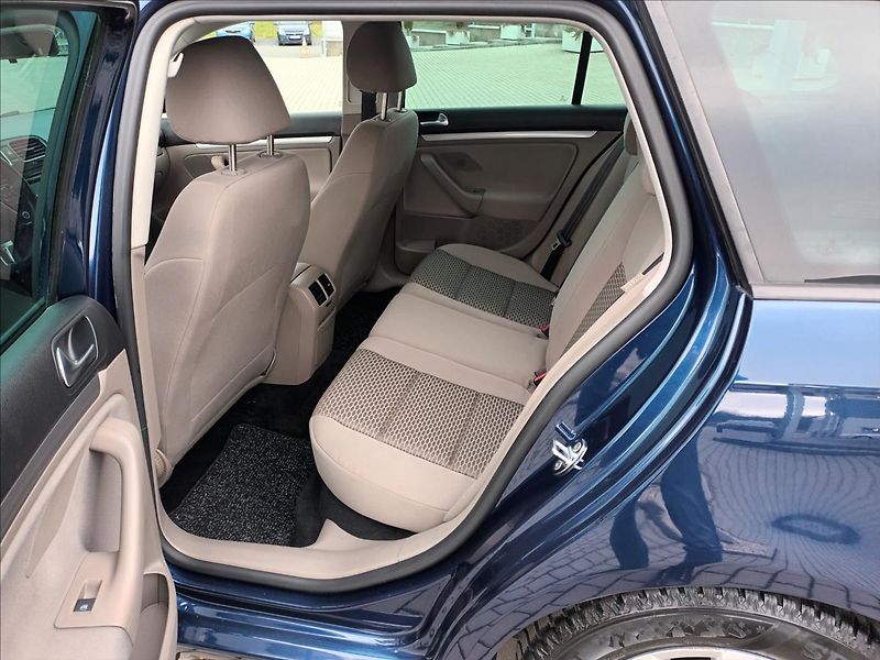 Volkswagen Golf 1,2 TSI,KLIMA,VÝHŘEV,SERVISKA - fotka 18 z 40