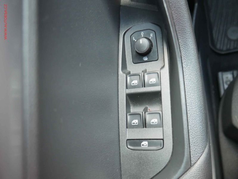 Škoda Karoq (2019) 1.0TSi, ČR, STK 7/28, LED - fotka 12 z 15