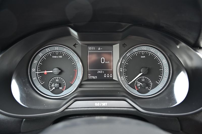 Škoda Octavia 1.6TDI 77KW Edition 4/2015 - fotka 12 z 39